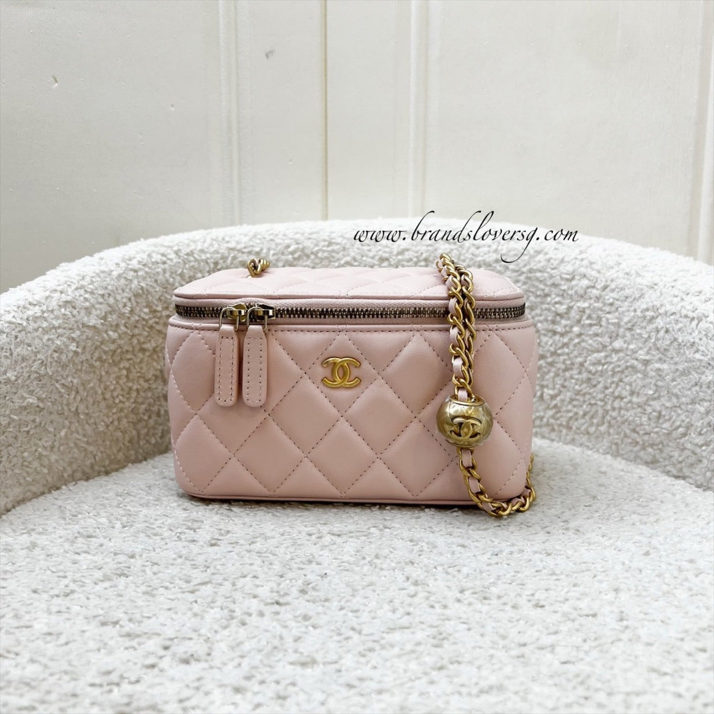 Pearl Crush Adjustable Chain Vanity in Pink Lambskin and AGHW Signature