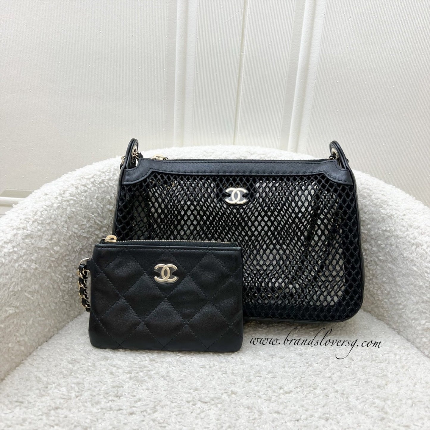 Clutch on Chain in Black Mesh and LGHW (Model: ) Classic