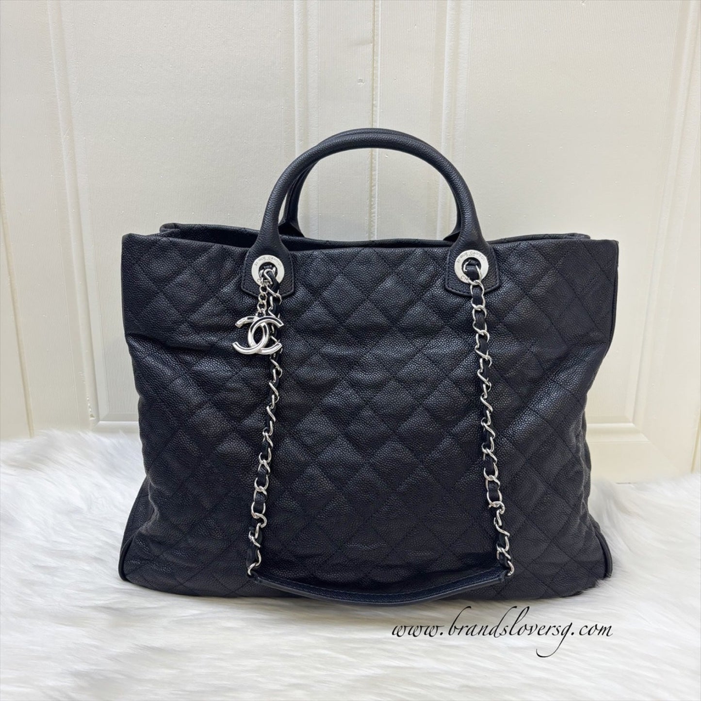Chanel Seasonal Large Tote with CC Logo Charm in Black Caviar and SHW (Model: )