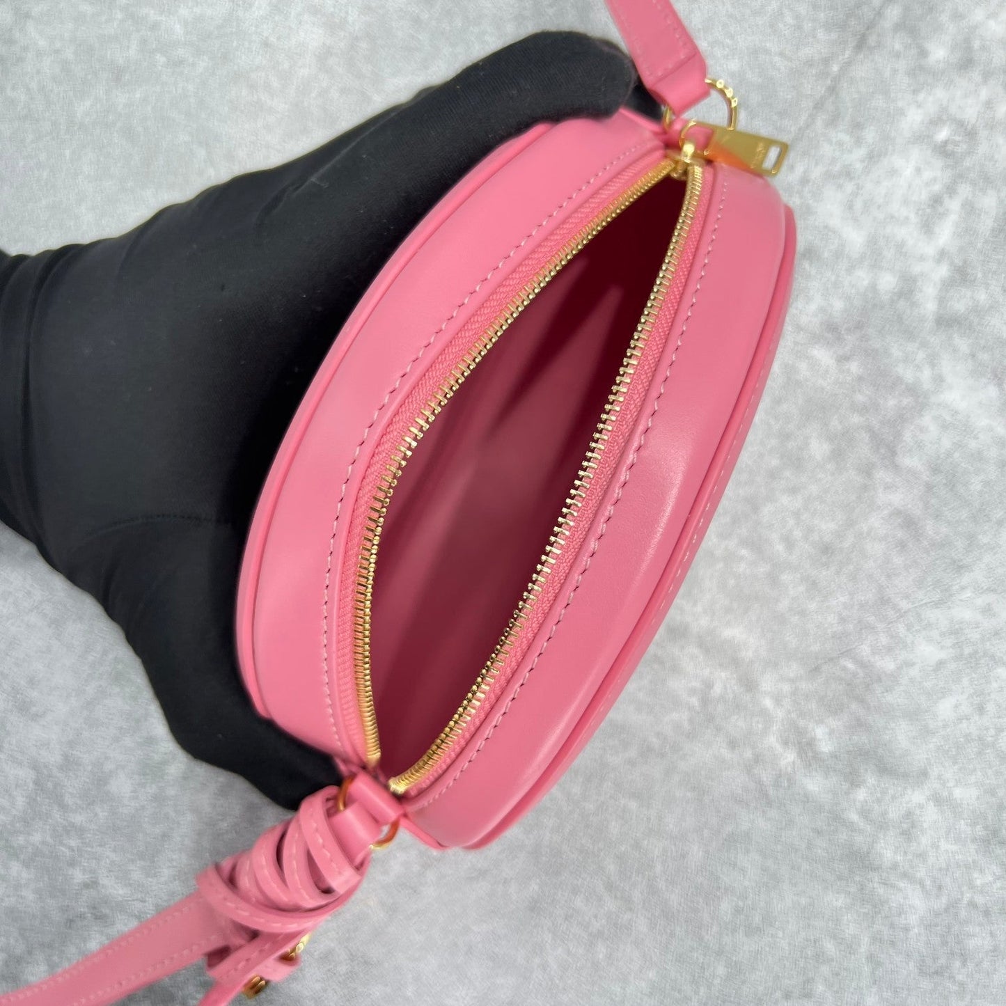 Top Quality Crossbody Oval Purse Cuir Triomphe Crossbody Bag