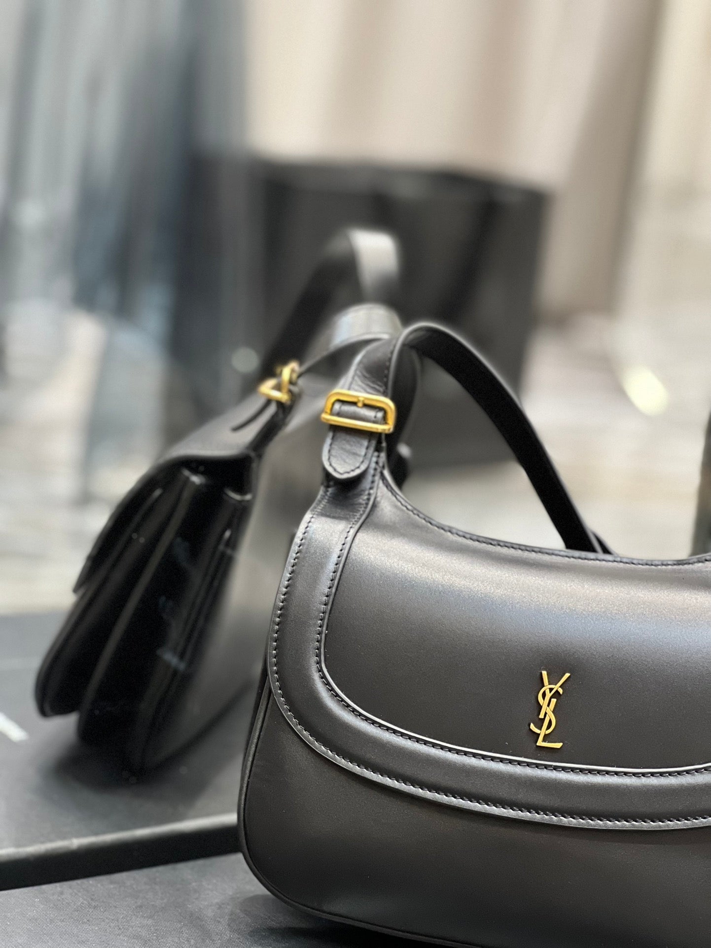 YSL Saint Laurent Charlie Shoudler 9.1in 23cm Black Medium Handbag