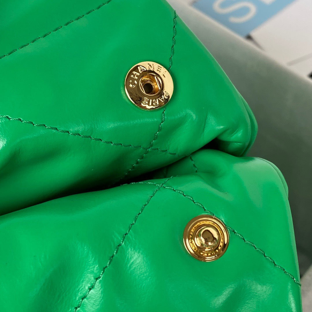 CHL 22 Hardware Shiny , Green Gold Shoulder Bag 165In38Cm As3261
