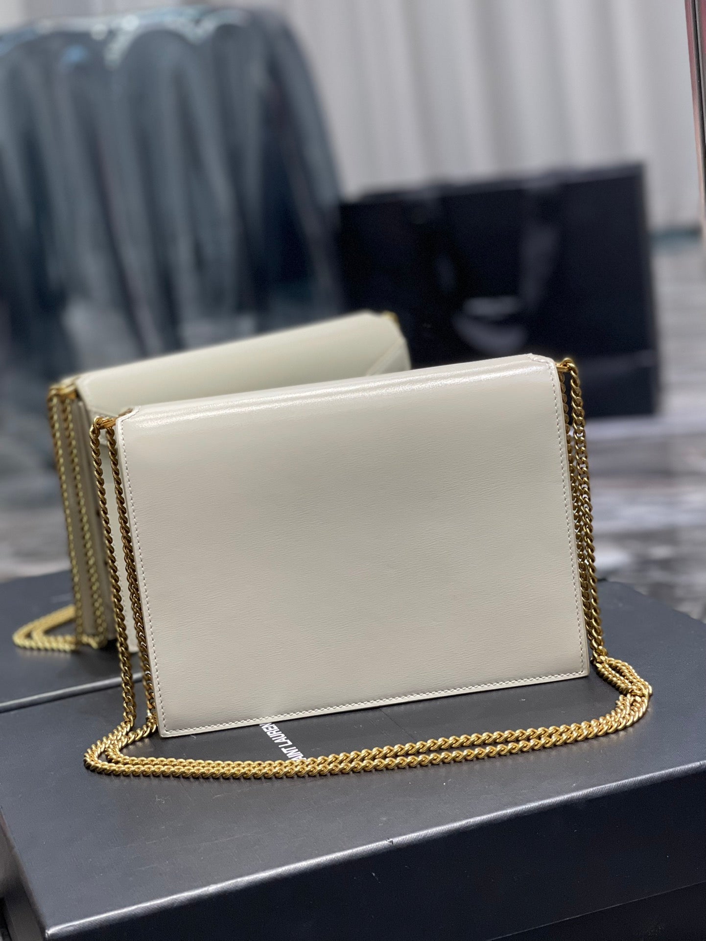 YSL Saint Laurent Cassandra Embossed 8in 22cm Grain De Poudre White Medium Chain Handbag Ysl 532750Bow0W9207