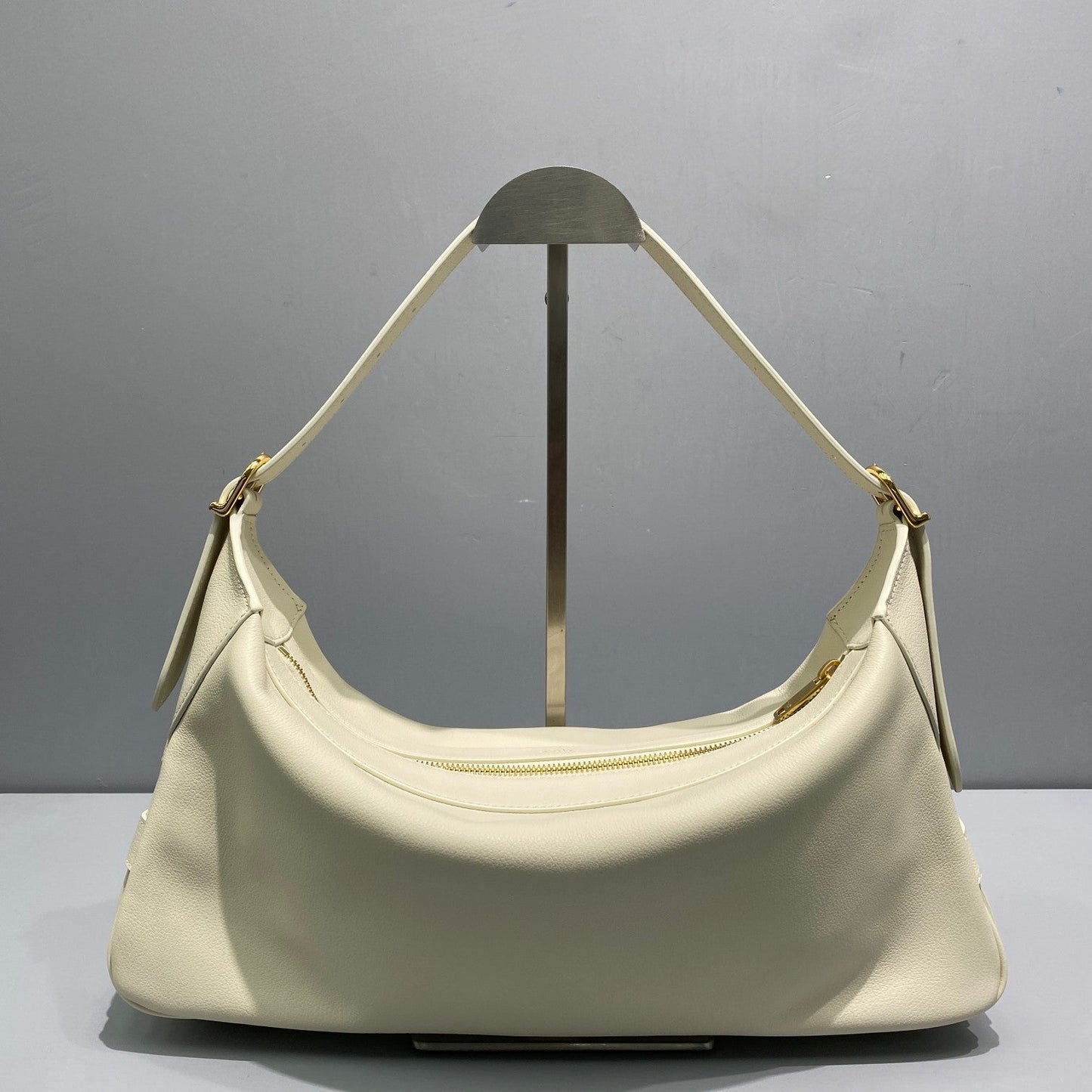 Top Quality Metop Qualityum Romy In Supple White Travel Bag