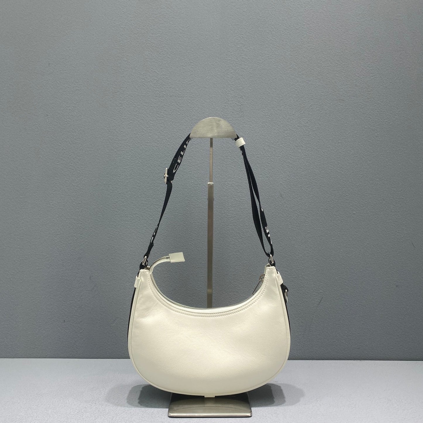 Top Quality Ava Bag With Top Quality White Medium Travel Bag