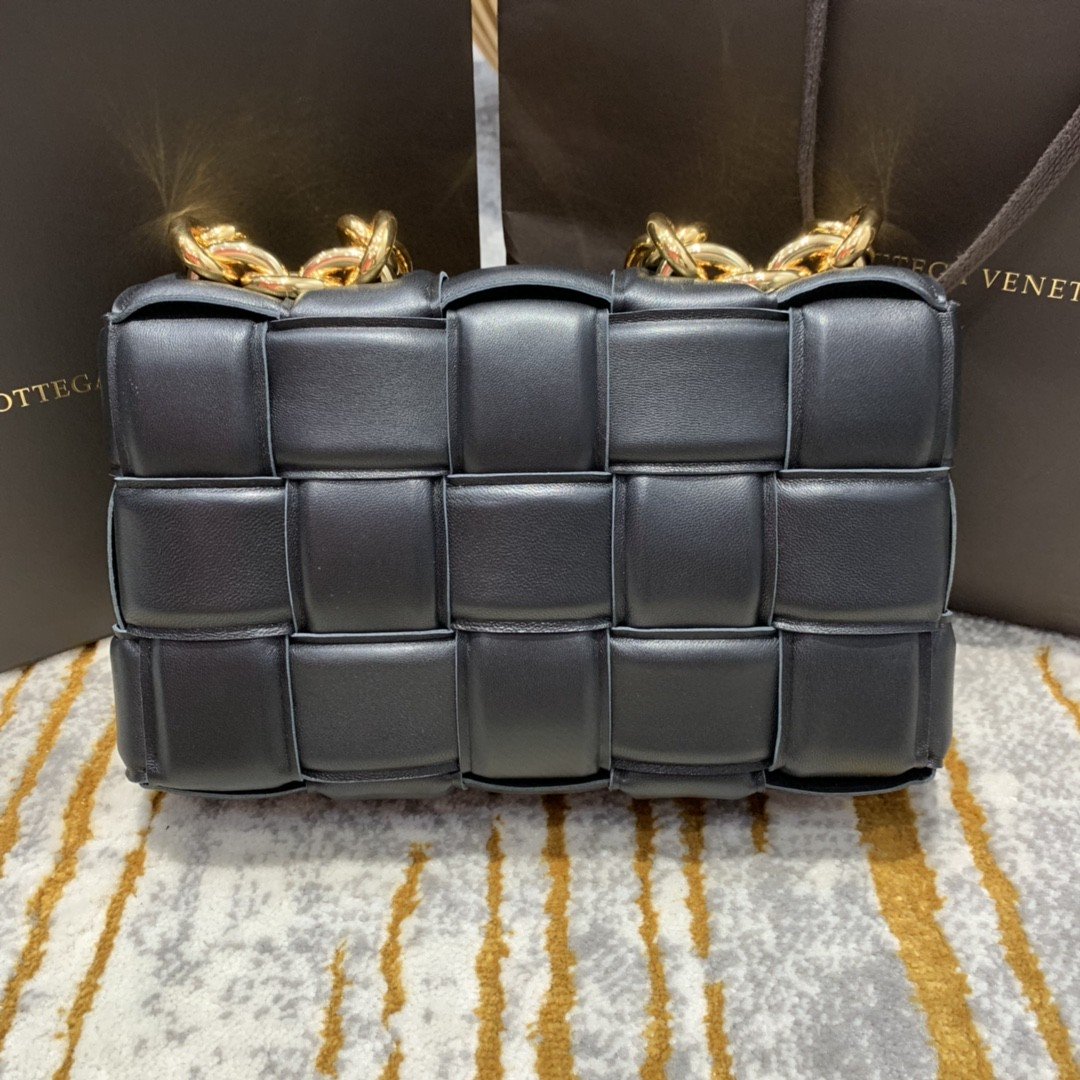Top Quality Cassette Bag For Women In Black Chain Travel Bag