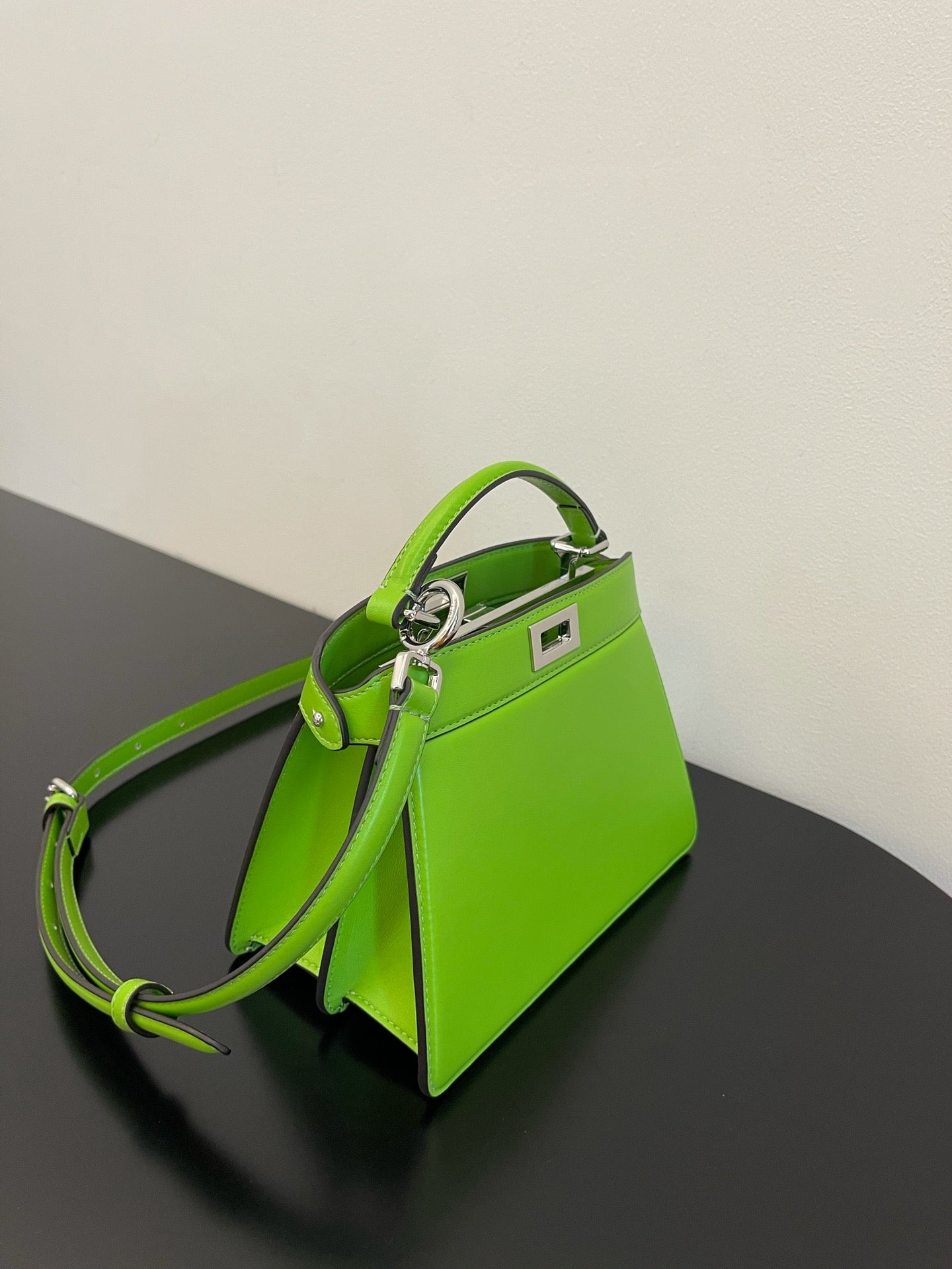 Top QualityTop Quality Peekaboo ISeeU Small Handbag