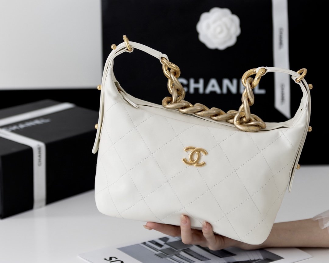 CHLMedium 11in 28cm White Shoulder Bag