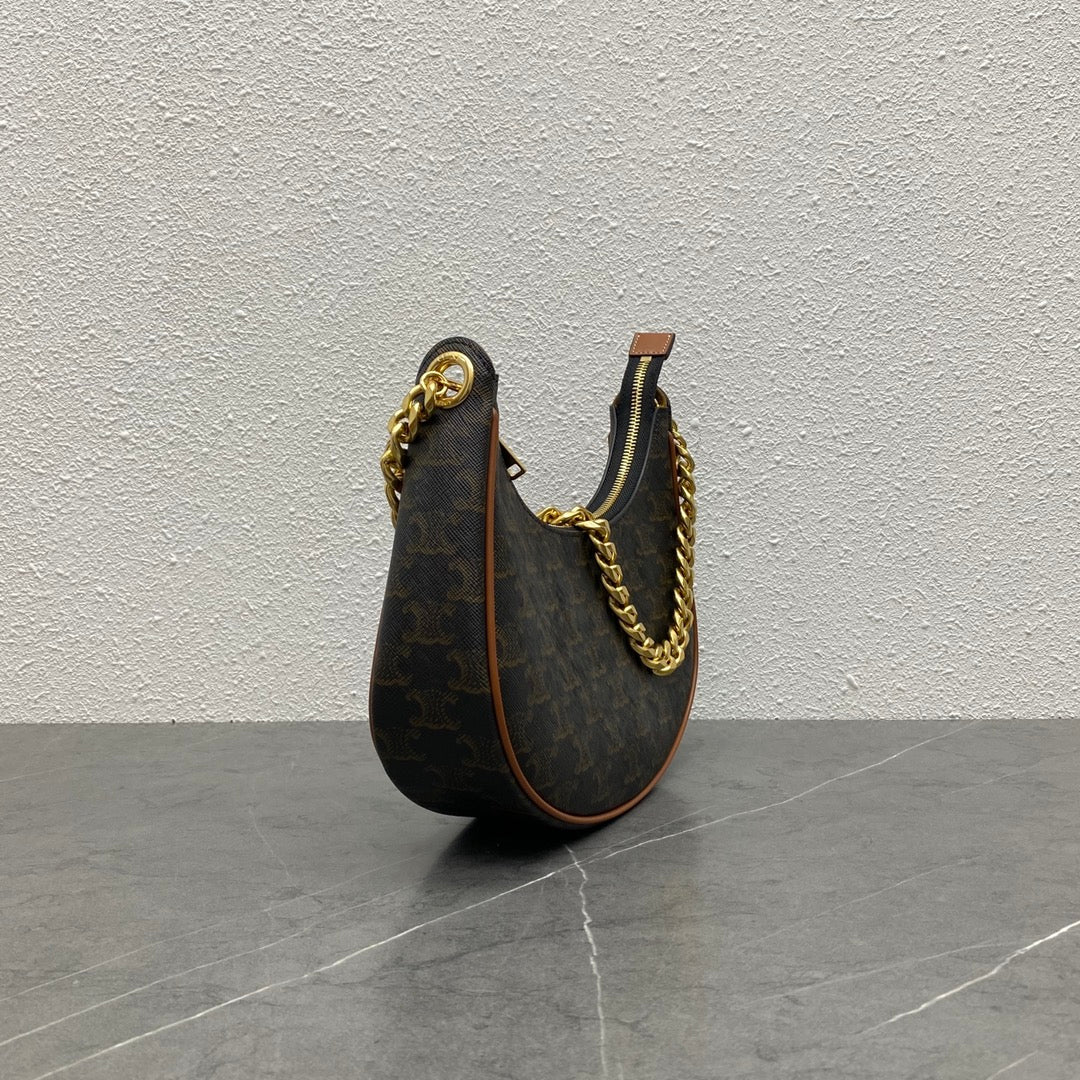 Top Quality Ava Chain In Triomphe For Canvas Tan Travel Bag