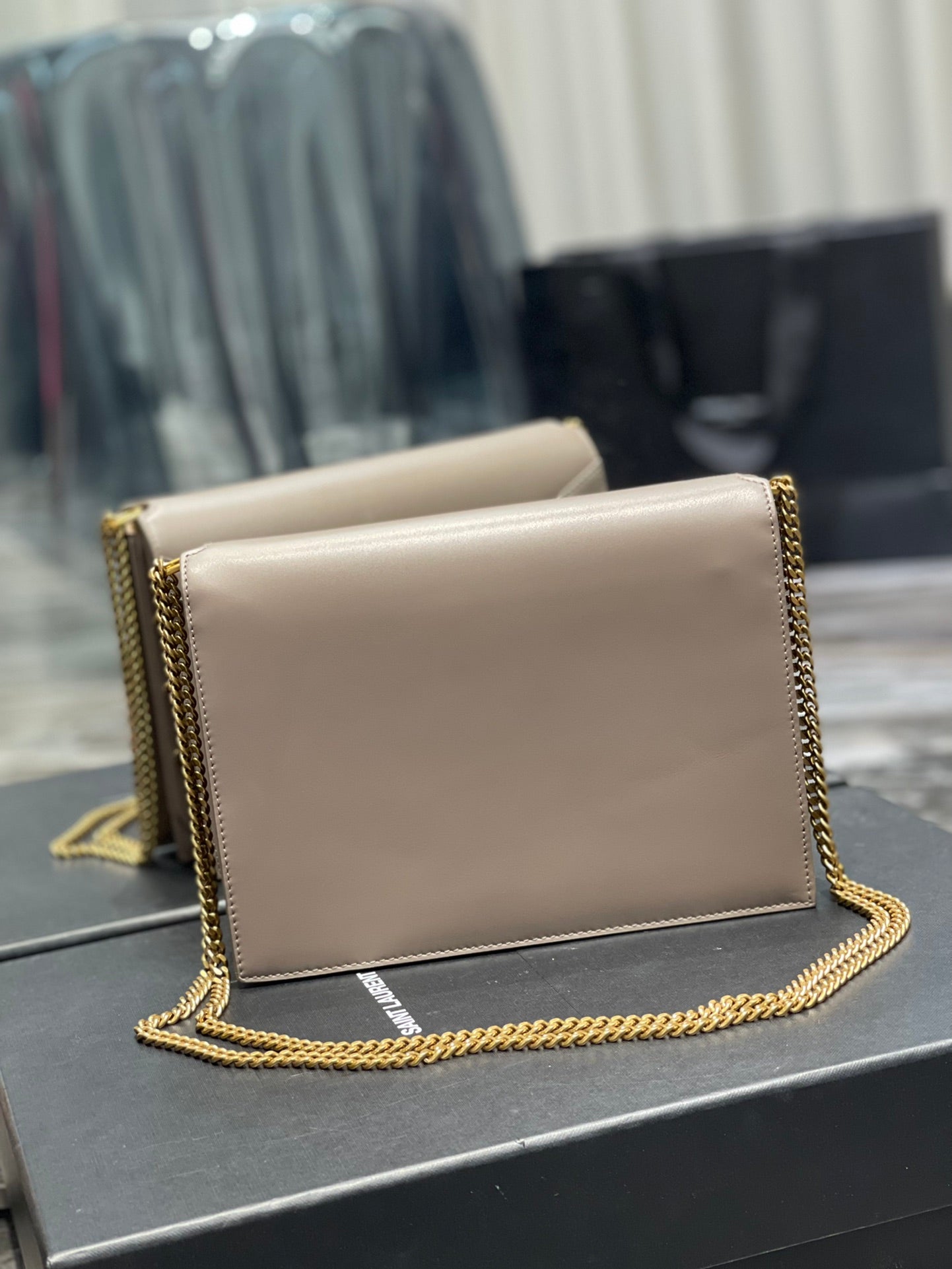 YSL Saint Laurent Cassandra Embossed 8in 22cm Grain De Poudre Medium Chain Travel Bag