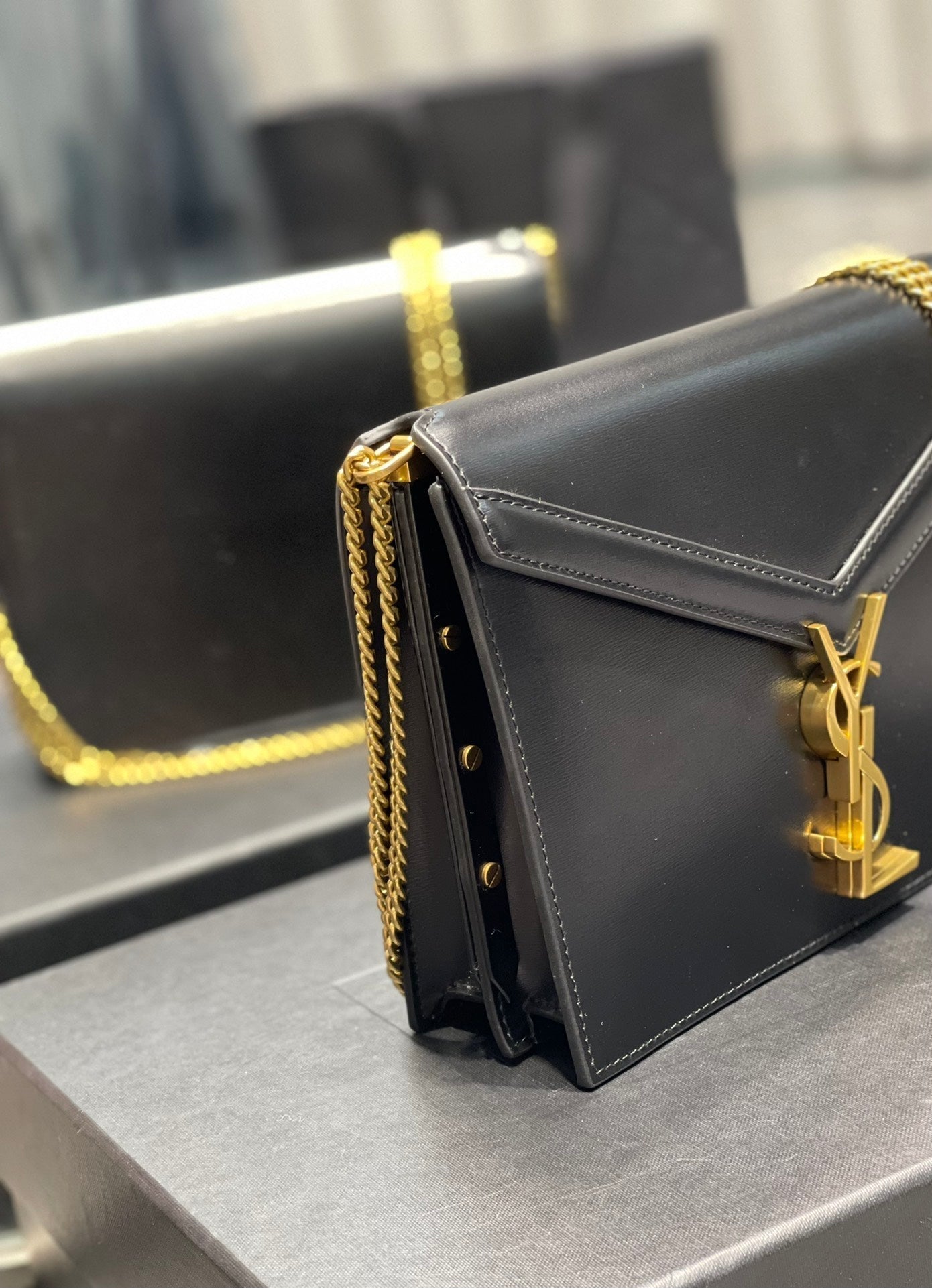 YSL Saint Laurent Cassandra Embossed 8in 22cm Grain De Poudre Black Medium Chain Handbag