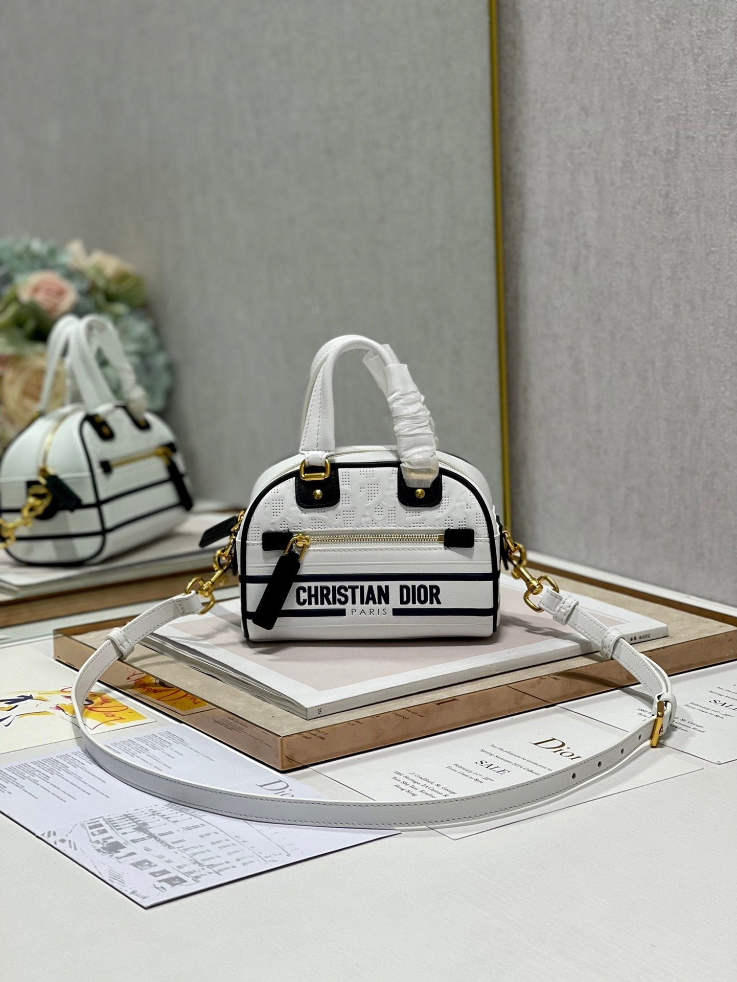 Vibe Zip Bowling Cd White Mini Travel Bag