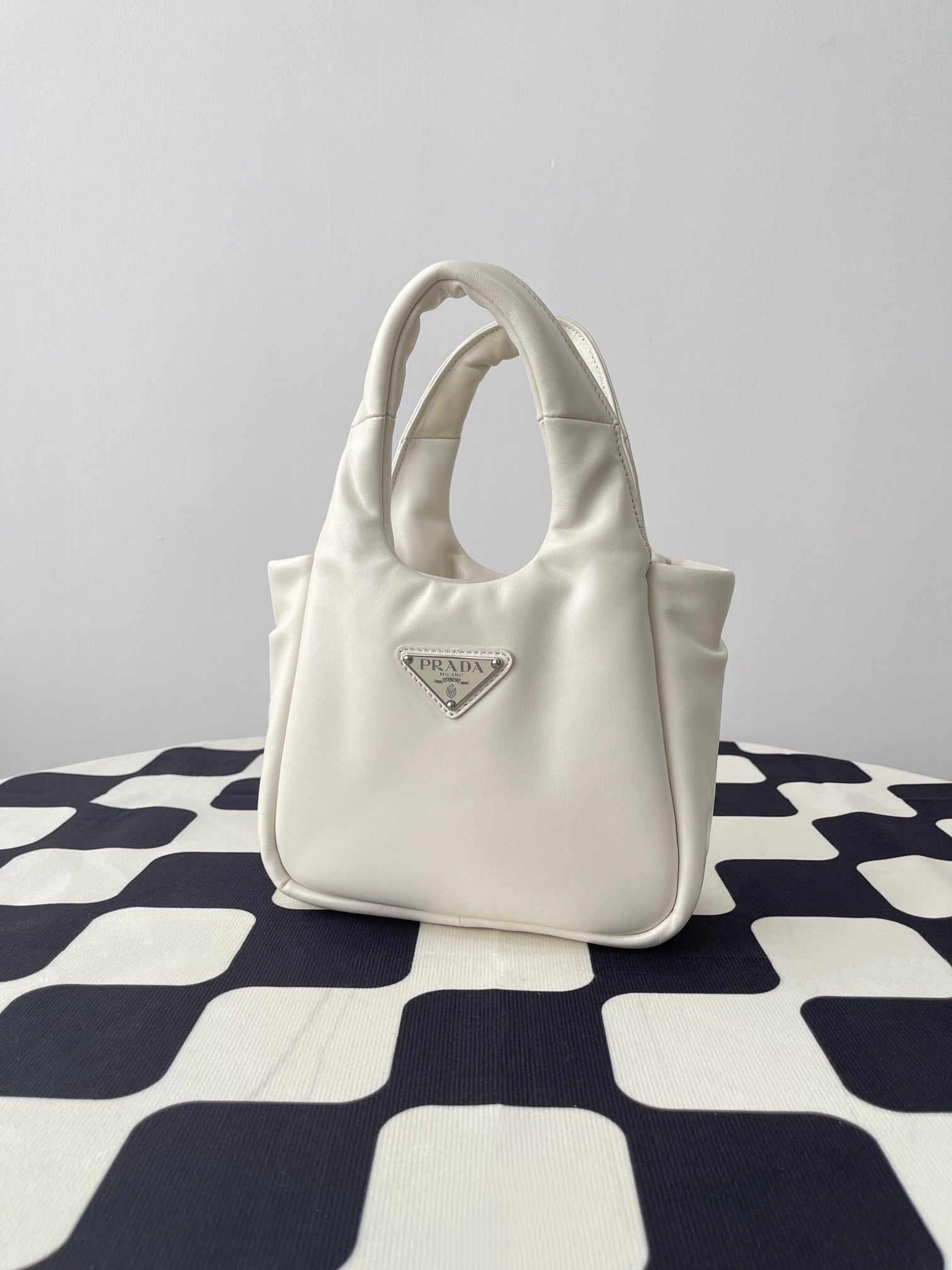 Prada Bolsa Soft Luxury Handbag Travel Bag