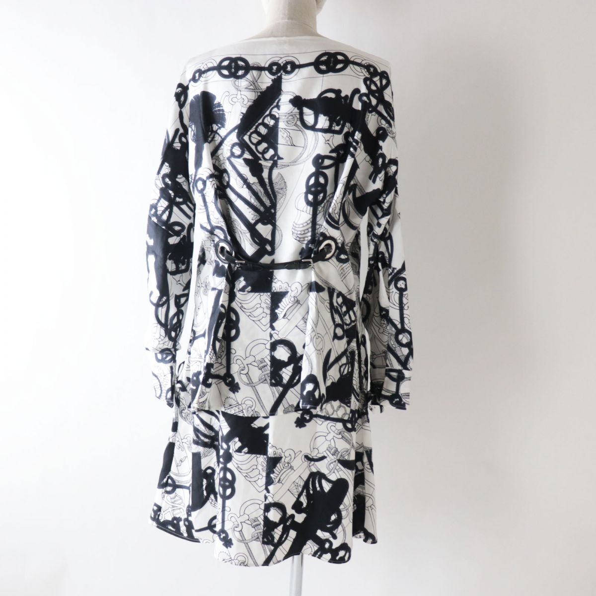 Setup Outer: Silk, Part: Lamb X Cliquetis Leather Black Travel Bag