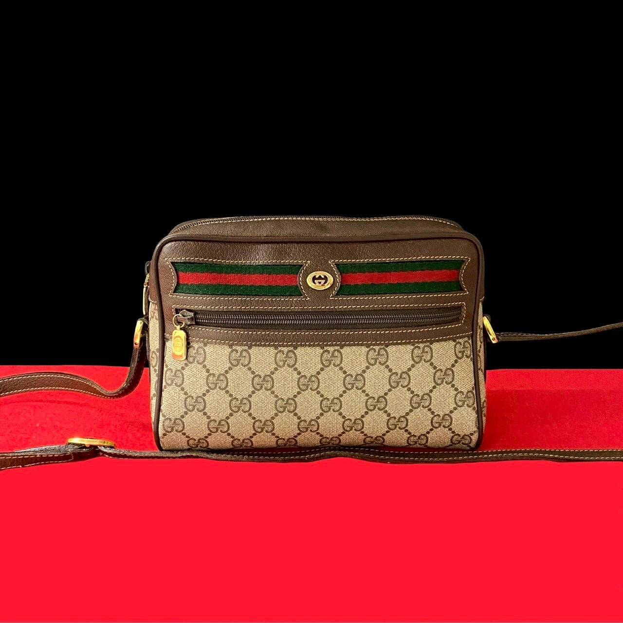 Gucci Old Shoulder Bag Leather Logo