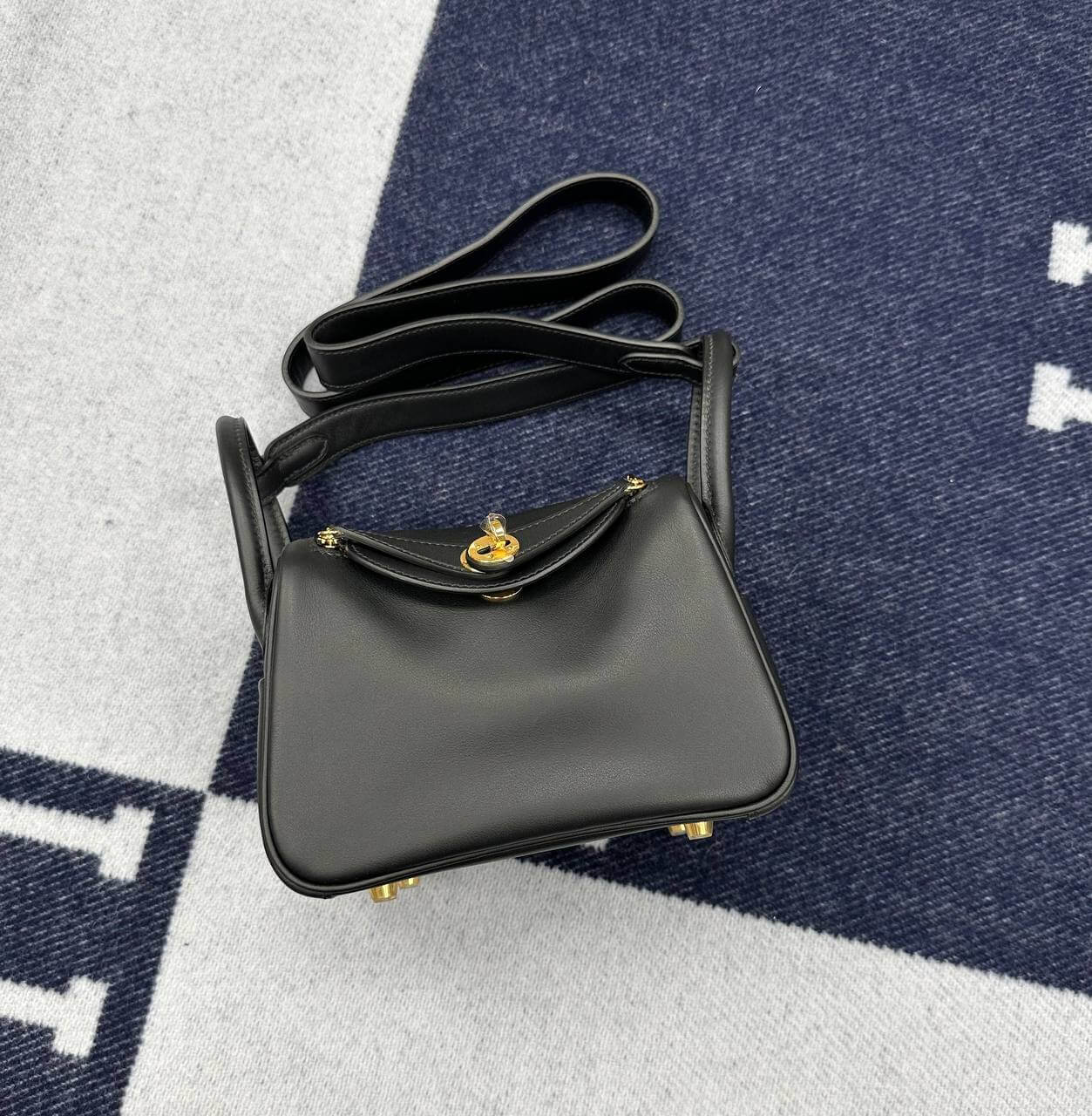Hermes Luxury Lindy Bag Black Mini Travel Bag