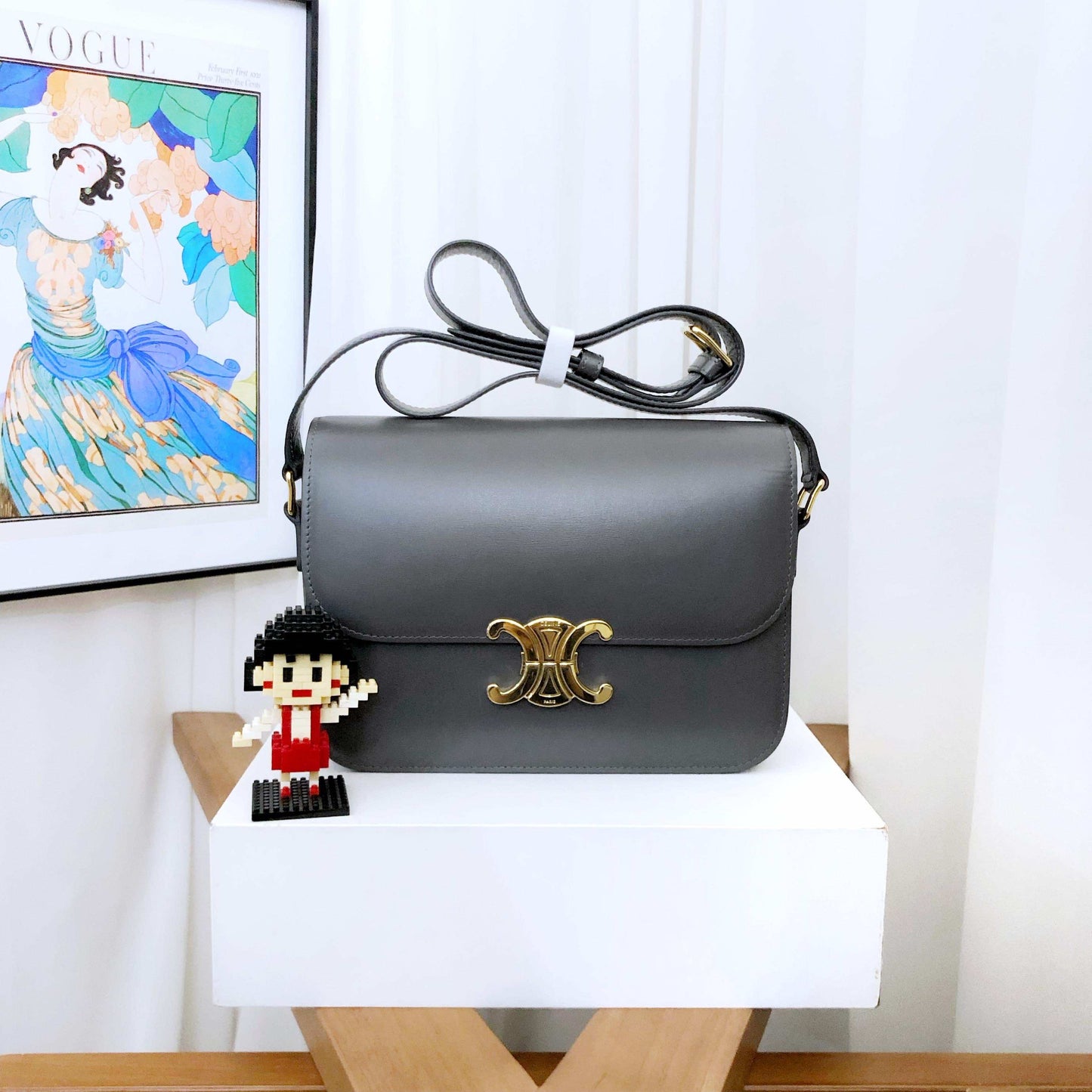 Luxury Triomphe Shoulder Bag In Gray Leather Medium