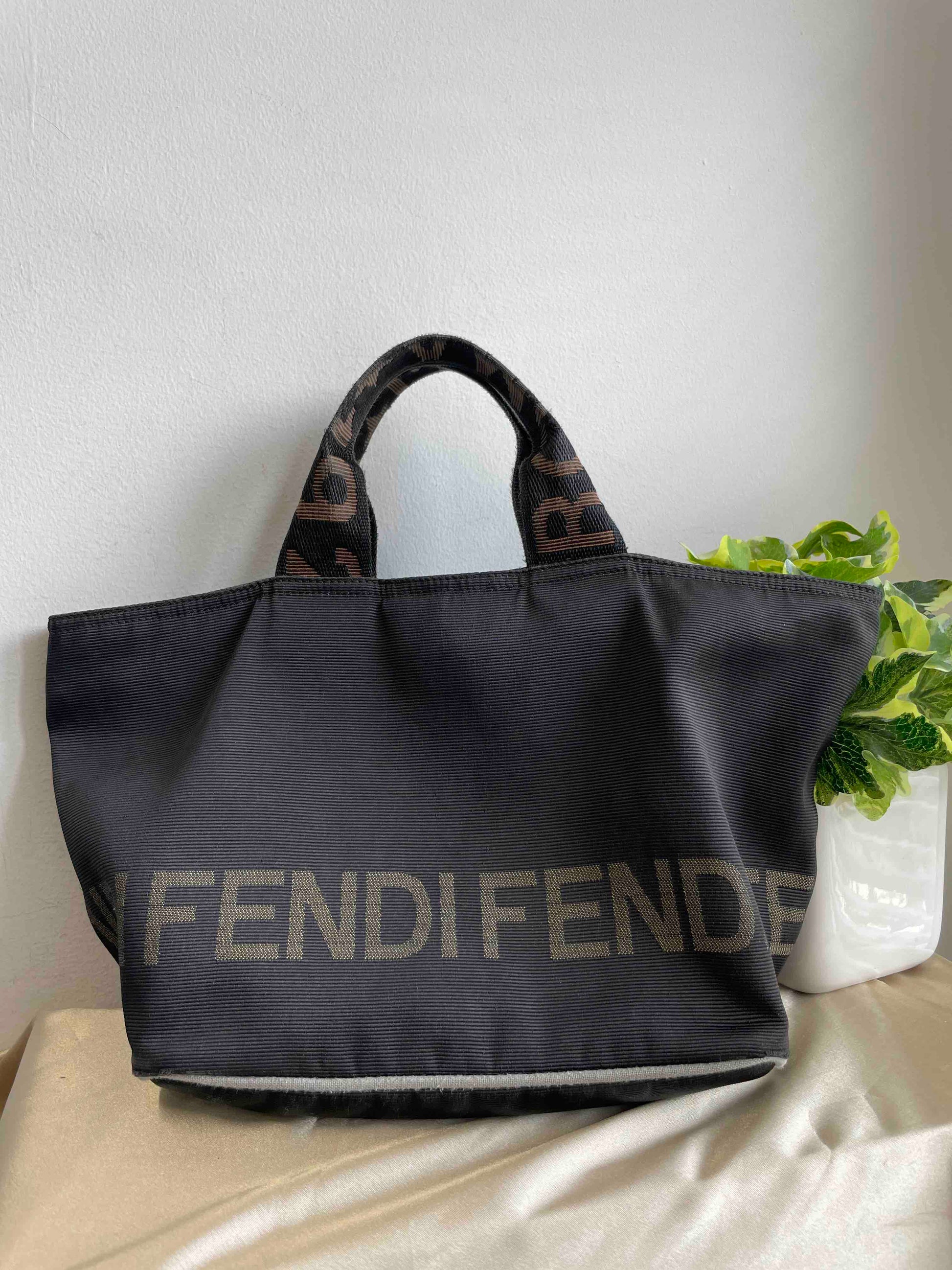 Fendi Handbag Tote Bag in - Stylish Designer Tote Nylon Black